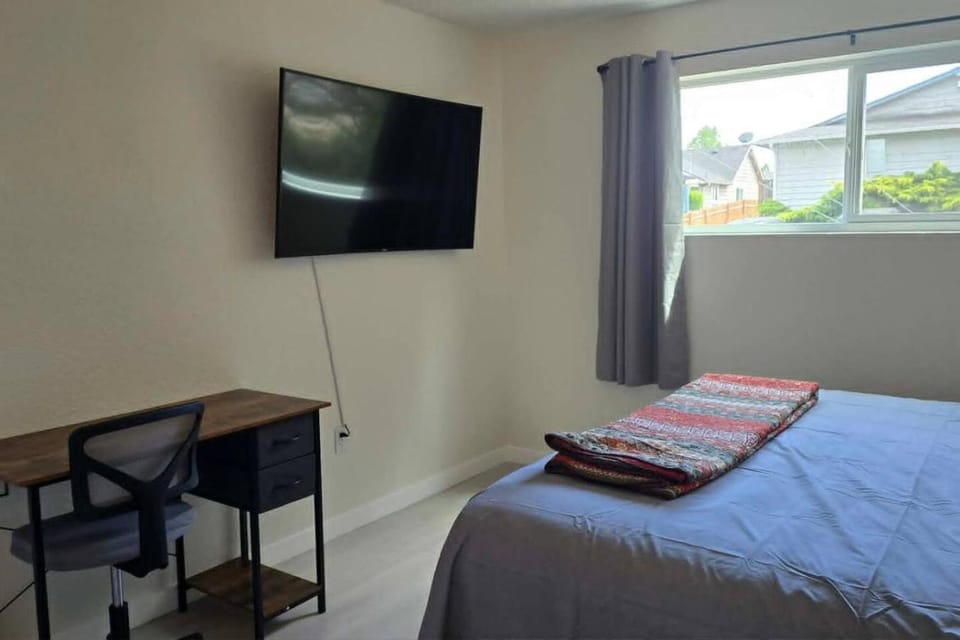 Cozy 2BR Near Downtown Auburn Stay Cool with Air Conditioning Apartment in Auburn