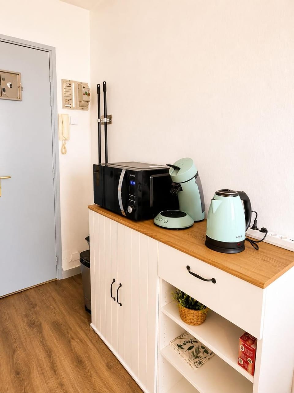 Coffee/tea facilities, Kitchen or kitchenette
