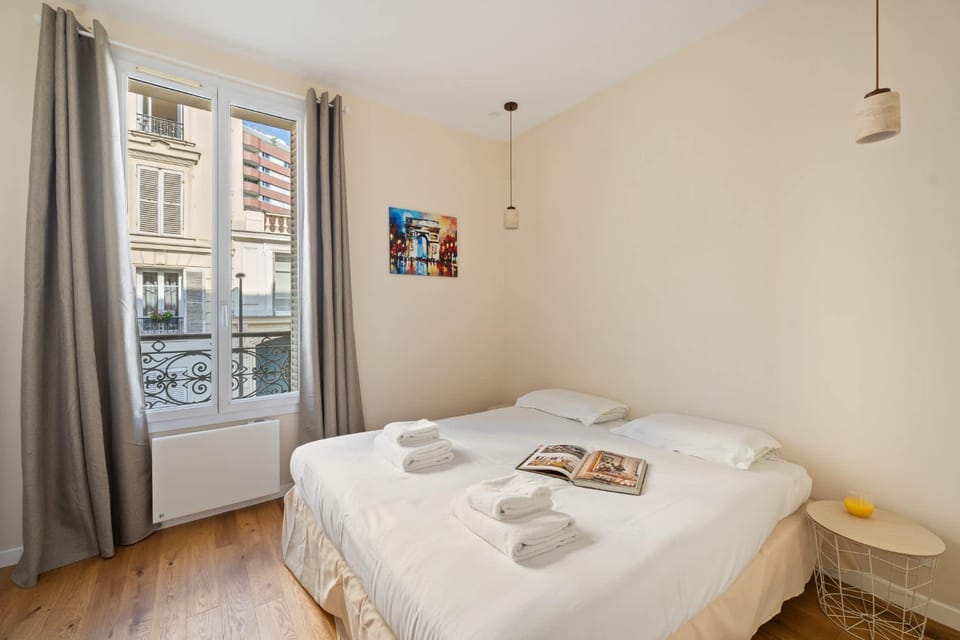 Bed, Food and drinks, Photo of the whole room
