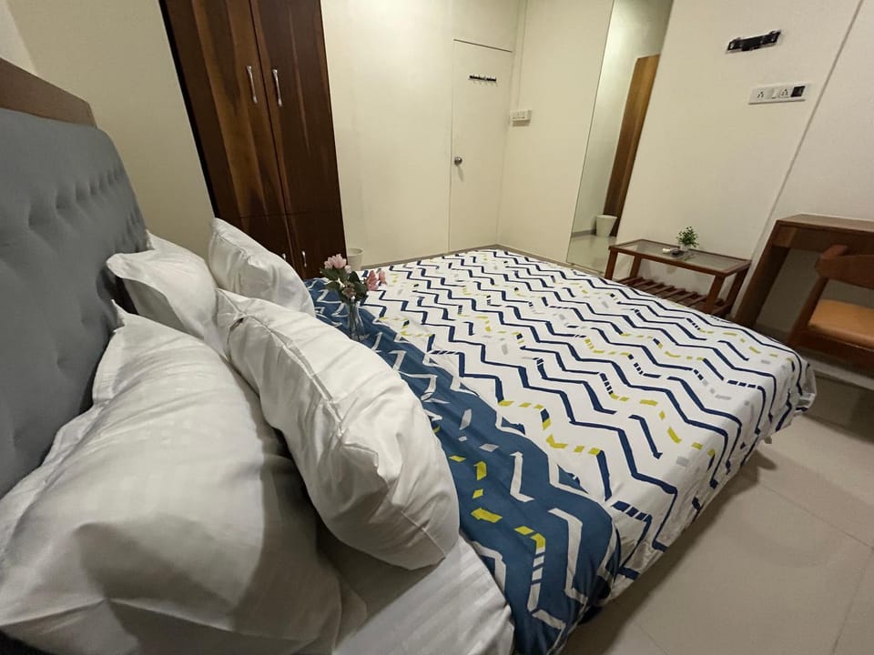2bhk beside Hiranandini-Star homes powai Apartment in Mumbai