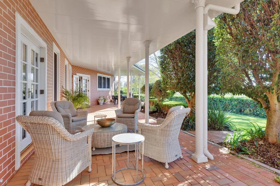 Spacious Bright & Luxurious 5BR Family Retreat House in Toowoomba