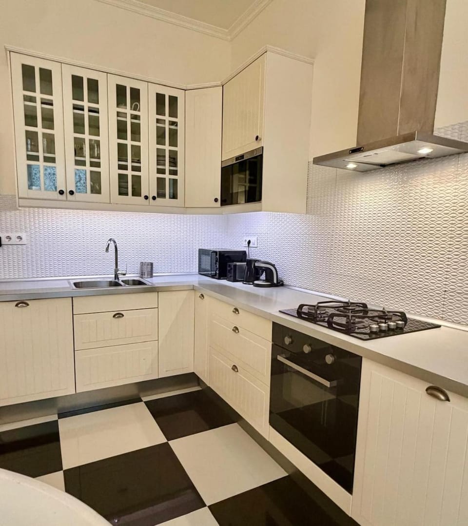 Decorative detail, dishwasher, microwave, stove, washing machine, kitchen