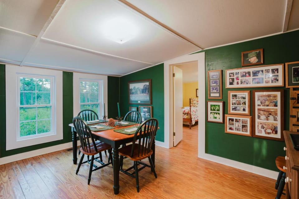 3BR Pines Cabin on 85 Acres Deck & Wildlife Cabin in Tallahassee