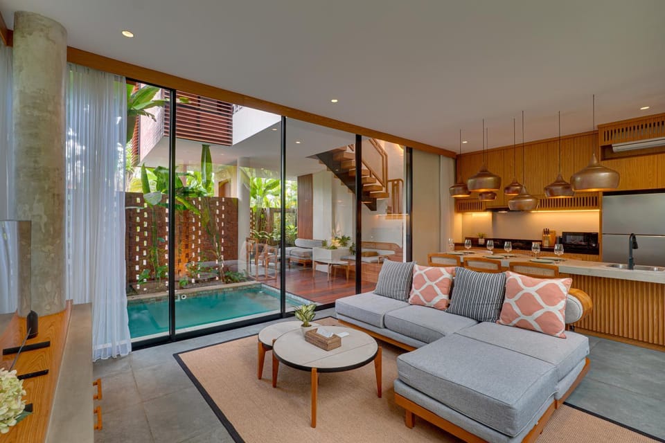 Living room, Pool view