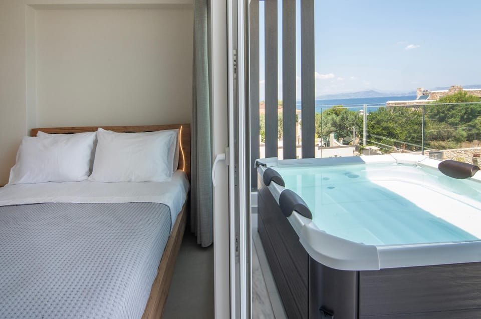 Natural landscape, Hot Tub, View (from property/room), Balcony/Terrace, Bedroom, Mountain view, Sea view