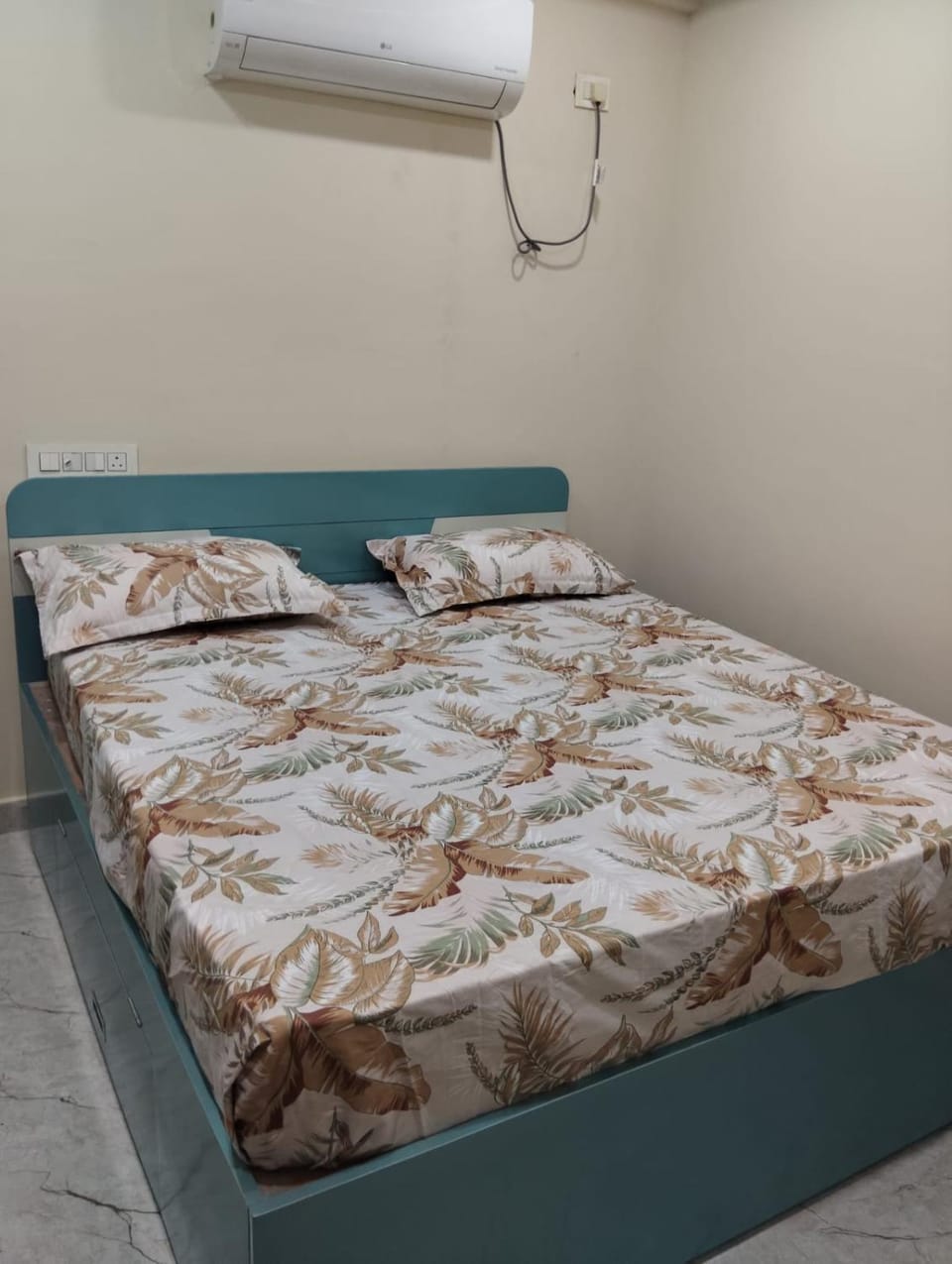 Bed, Bedroom, air conditioner