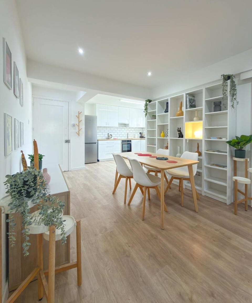 Seating area, Dining area
