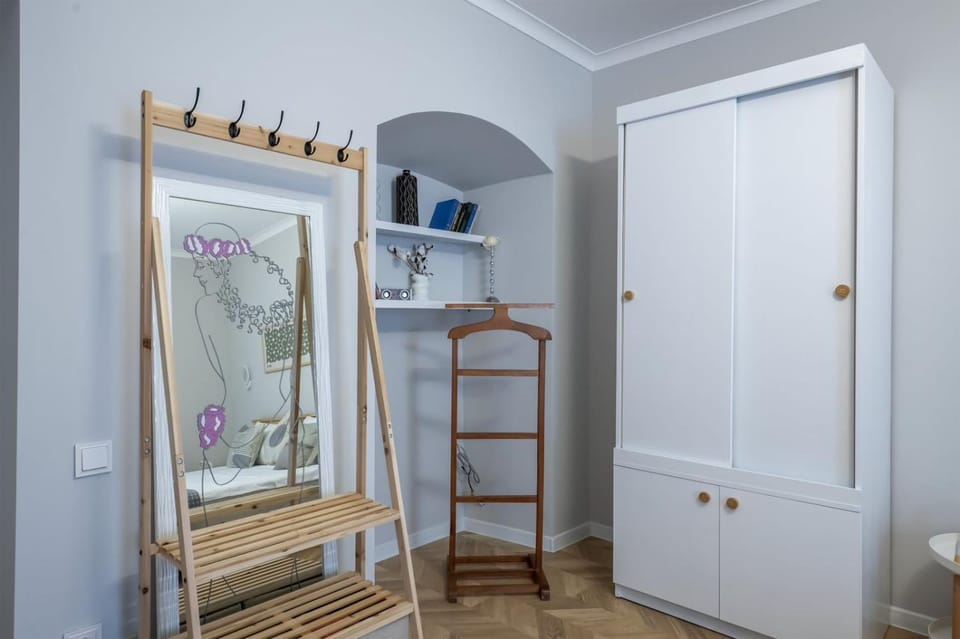 Bedroom, wardrobe