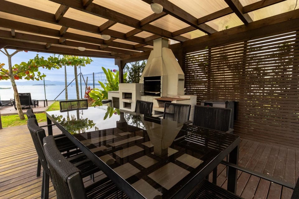 Oceanfront House with Heated Pool, Jacuzzi, Fireplace Villa in Florianopolis