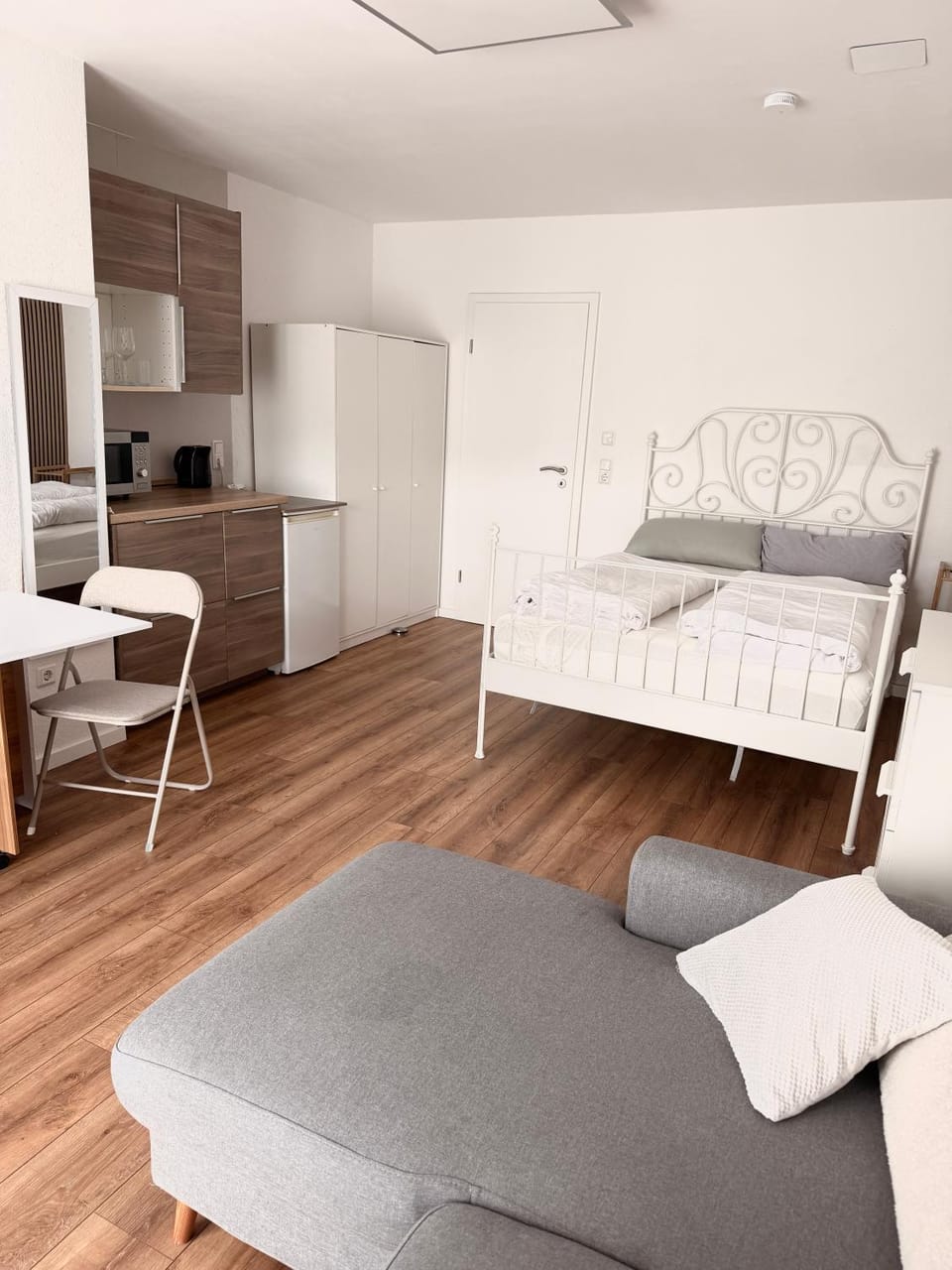 Living room, Photo of the whole room