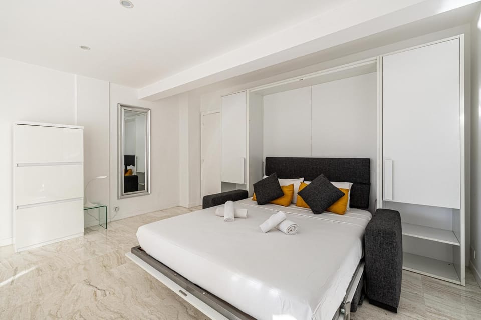 Bed, Night, Living room, towels, wardrobe