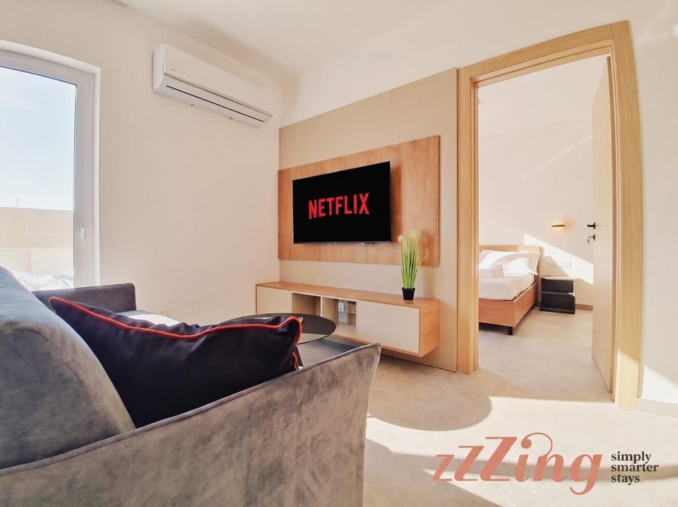 TV and multimedia, Living room, Seating area, air conditioner