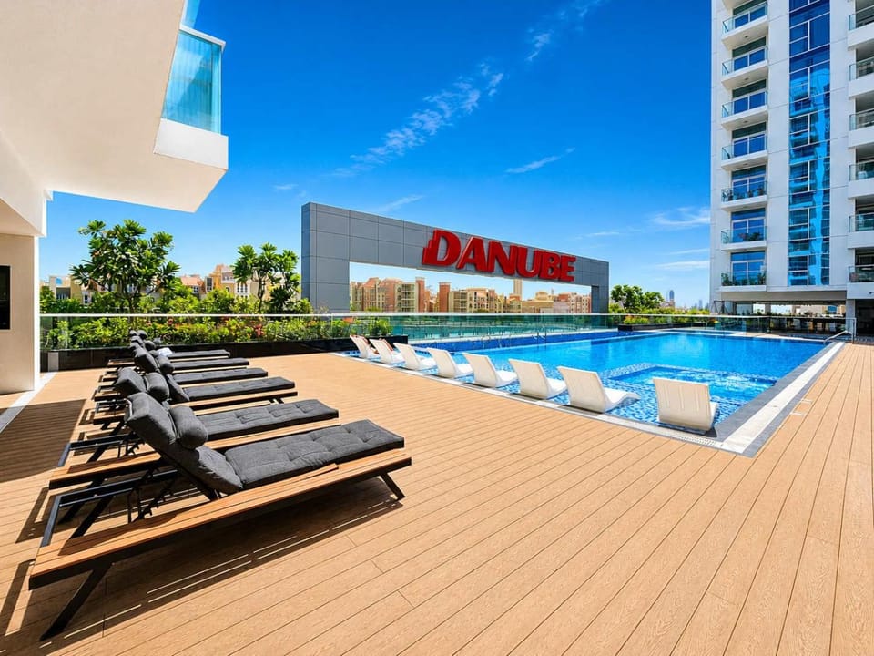 Property building, Day, Evening entertainment, Pool view, Swimming pool, sunbed