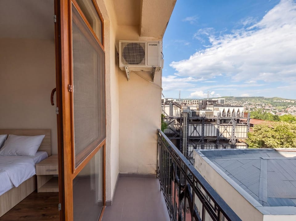 View (from property/room), Balcony/Terrace, City view
