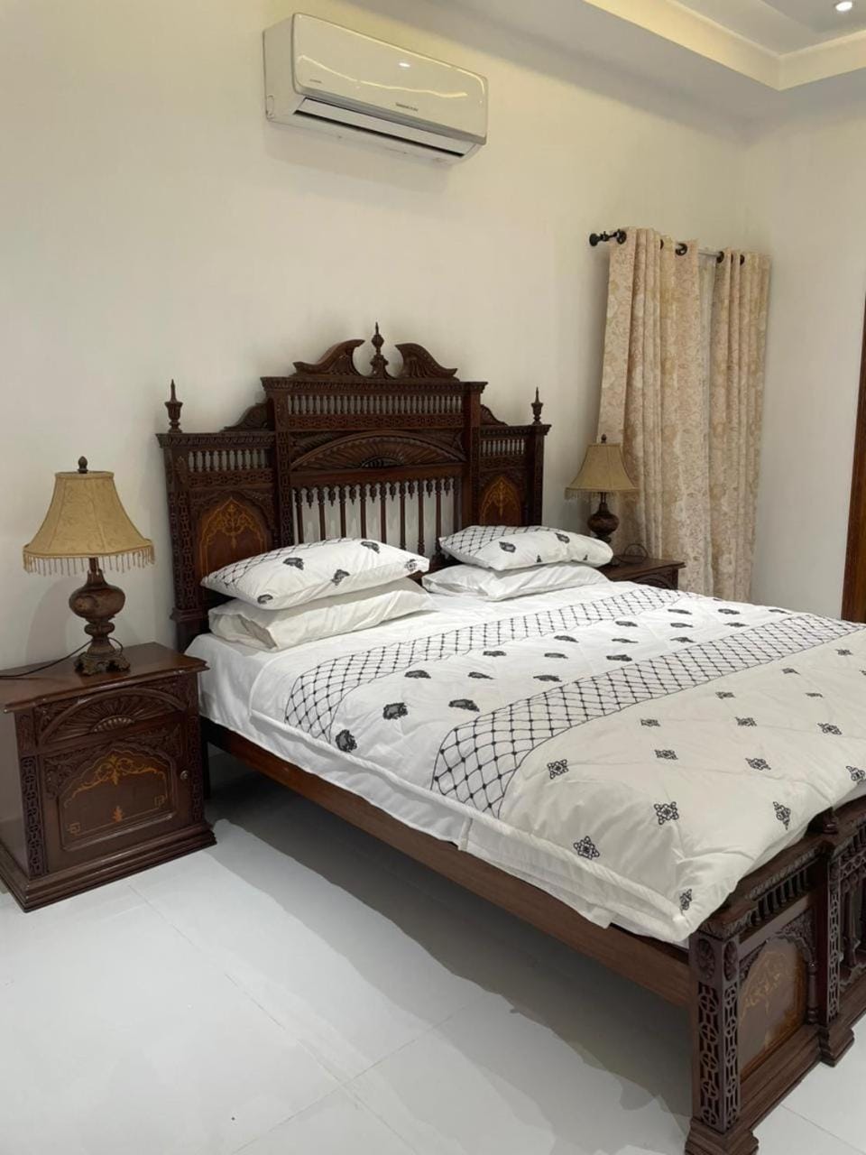Captain's Lodge Bed and Breakfast in Karachi