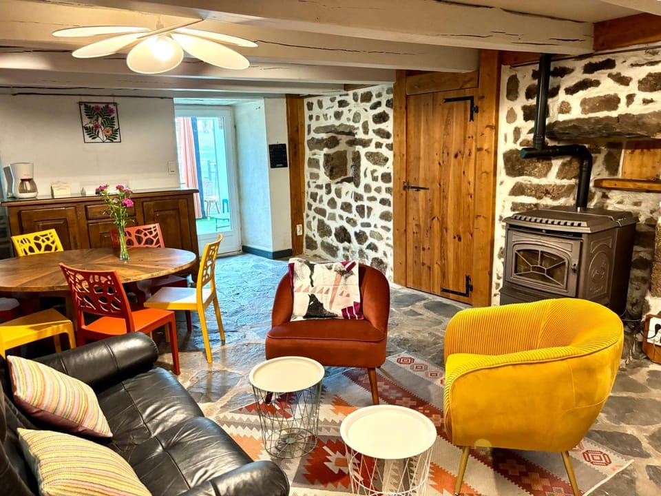 Le Refuge du Neyrial, calme et campagne House in Auvergne-Rhône-Alpes