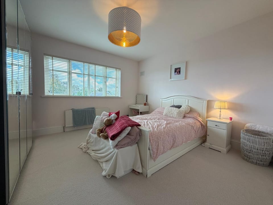 Luxury 4BDR Retreat With Garden and Workspace House in Malahide