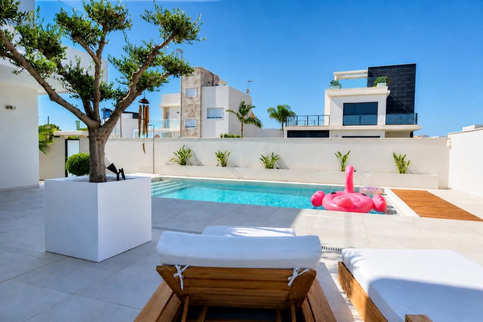 Balcony/Terrace, sunbed