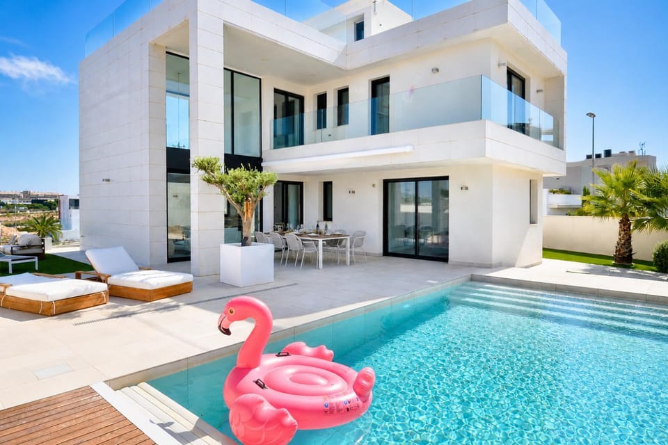 Property building, Balcony/Terrace, Swimming pool, Swimming pool