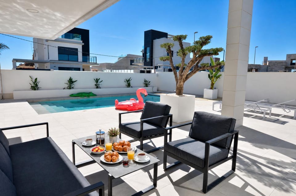 Balcony/Terrace, Seating area, Swimming pool