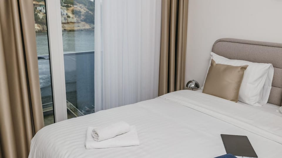 Bed, Bedroom, towels, wardrobe
