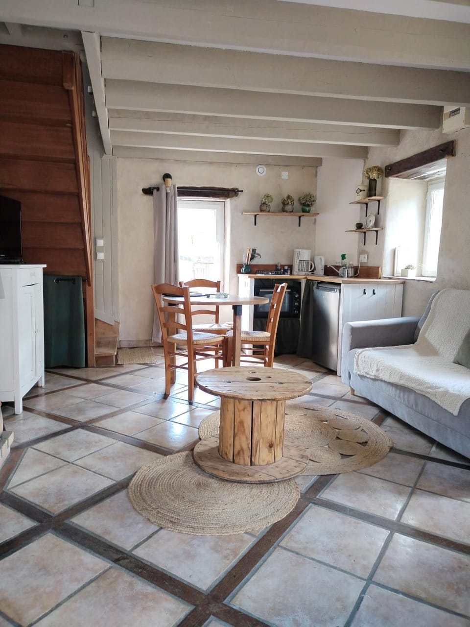 Property building, Kitchen or kitchenette, Living room