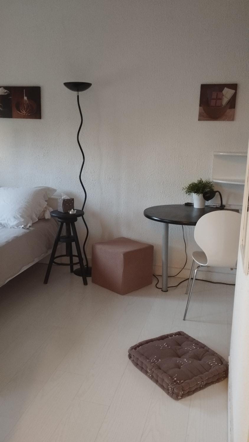 Chambre studio dans maison privée accès par espaces communs Apartment in Nouvelle-Aquitaine