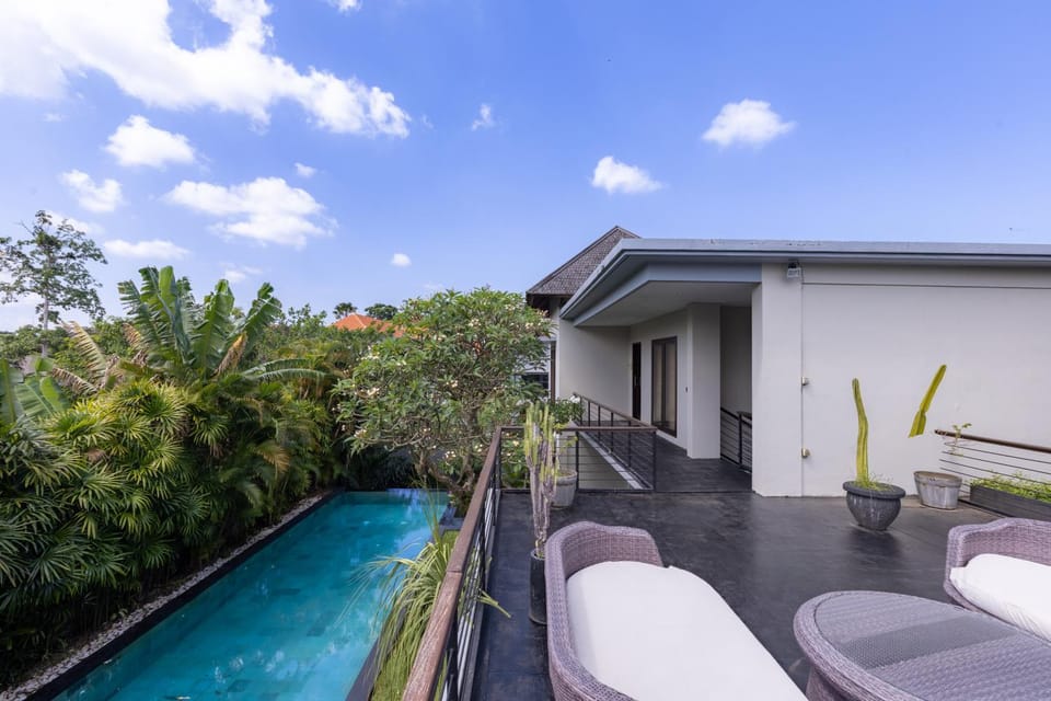 Patio, Swimming pool, Swimming pool