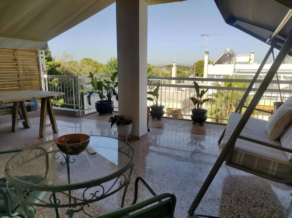 Cozy Seaside Penthouse Apartment in Vouliagmeni