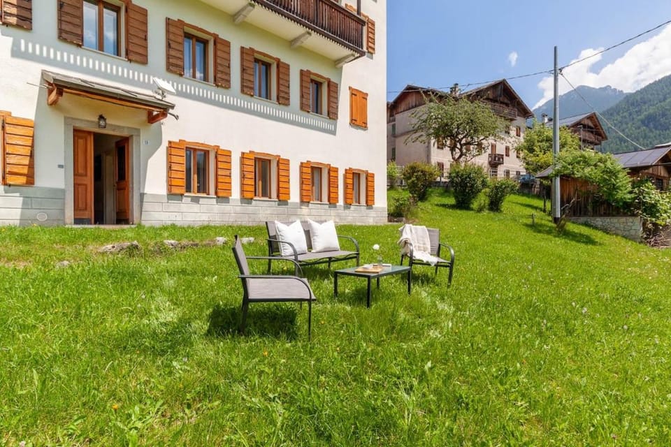 Dolomites Family Home - Garden, Parking & View Apartment in Trentino-South Tyrol