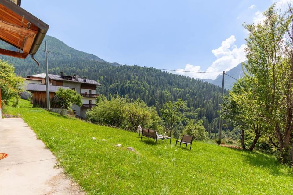 Dolomites Family Home - Garden, Parking & View Apartment in Trentino-South Tyrol