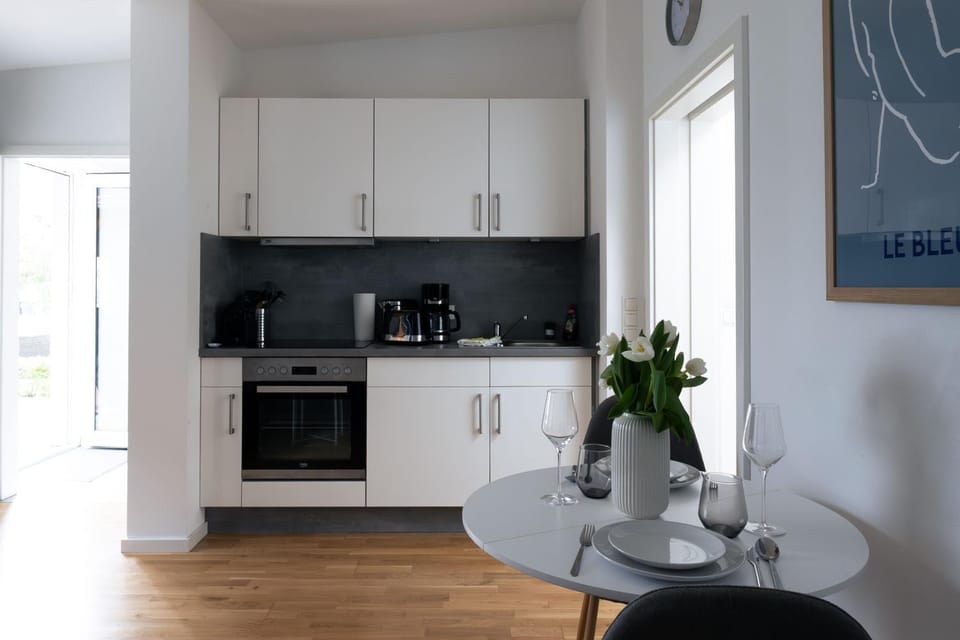 Kitchen or kitchenette, Seating area, stove, kitchen