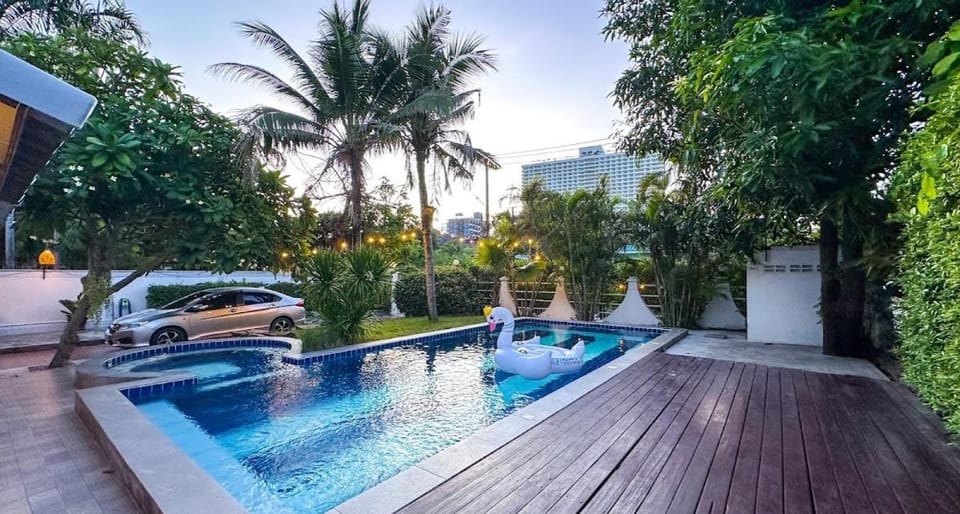PaPa Beach Pool Villas Pattaya Villa in Pattaya City