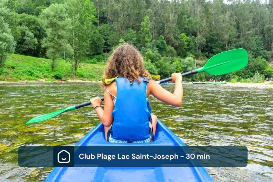 La Jumelle with Private Spa, Garden & BBQ, nature escape Chalet in Quebec