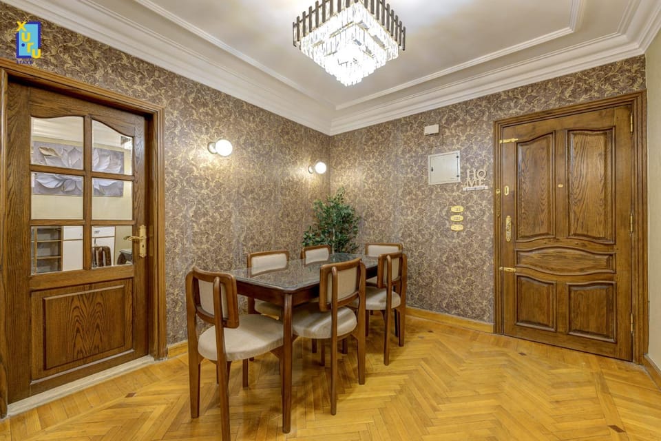 The Luxe Loft 2BDR Apt 15 Min To Airport Apartment in Cairo Governorate
