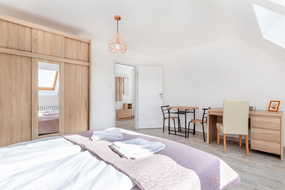 Bed, Living room, Photo of the whole room, Seating area, Dining area, Bedroom, wardrobe