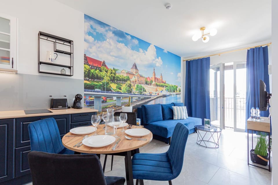 Communal lounge/ TV room, Bed, Balcony/Terrace, Living room