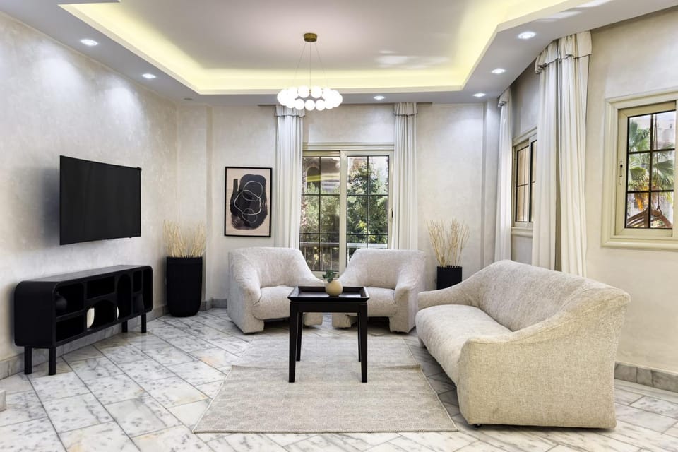 Ample & Artistic 2BDR Apt 15 min to CAI Airport Apartment in New Cairo City