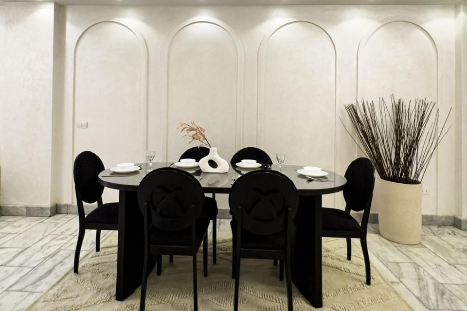 Ample & Artistic 2BDR Apt 15 min to CAI Airport Apartment in New Cairo City