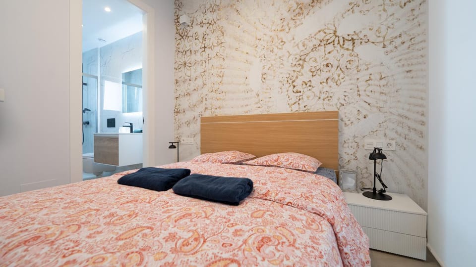 Bed, Bathroom, Photo of the whole room, Bedroom