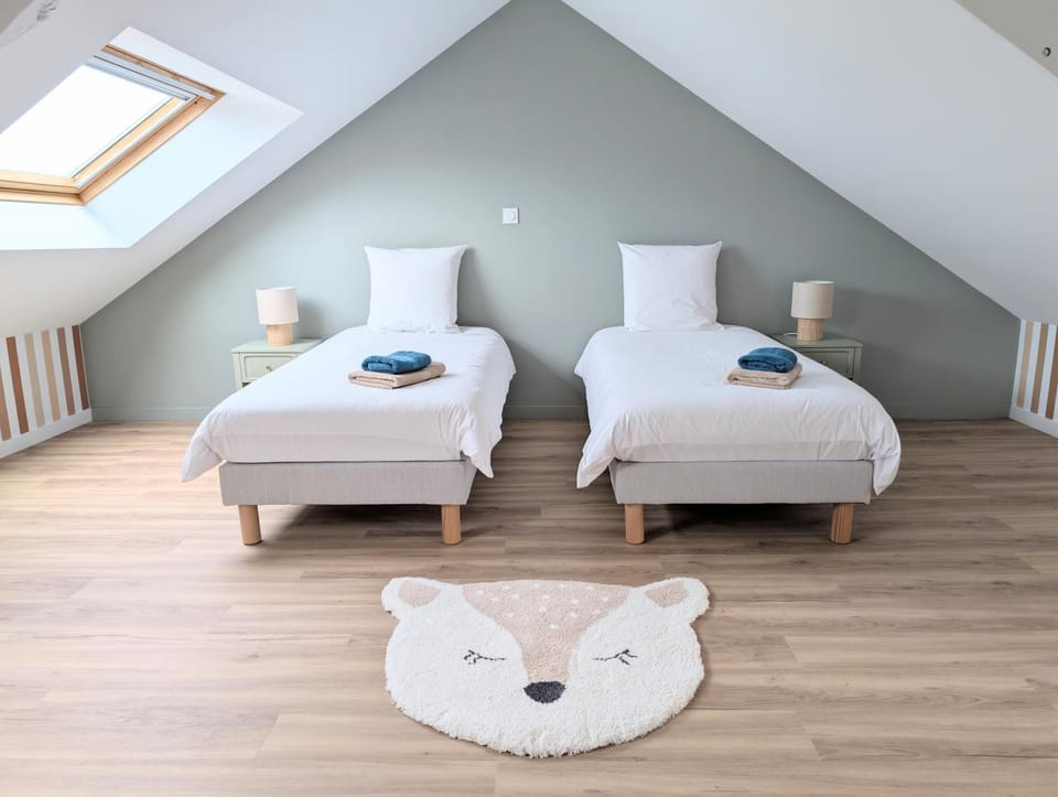 Bed, Bedroom