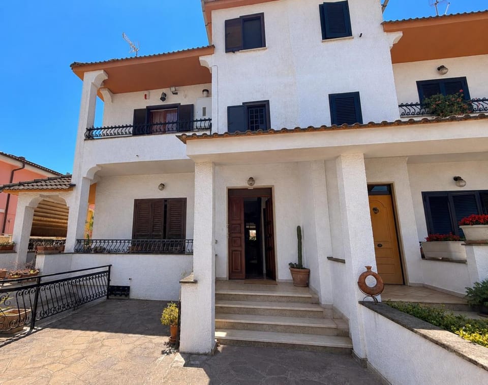 Property building, Facade/entrance