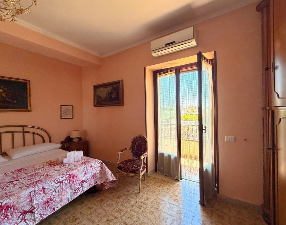 Photo of the whole room, Bedroom, air conditioner