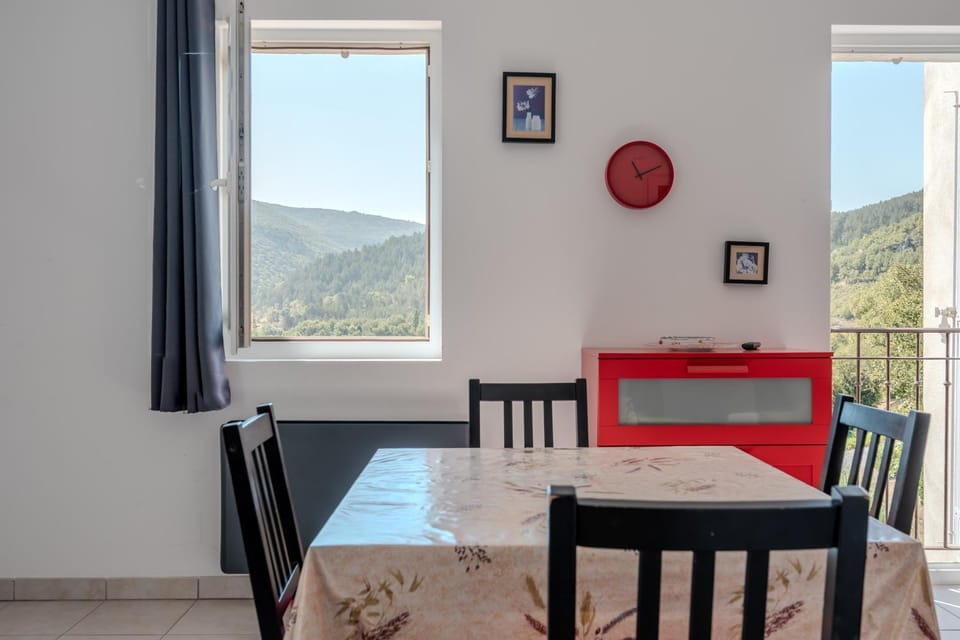 Ventoux - Le Rouge et le Noir Apartment in Provence