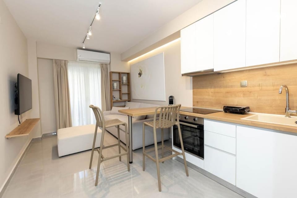 TV and multimedia, Dining area, oven, stove