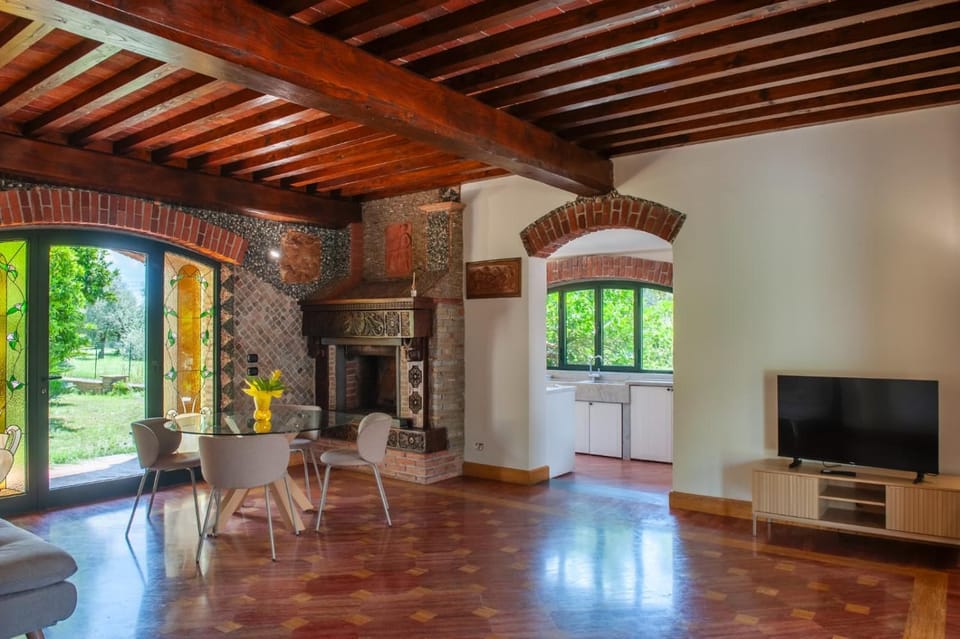 Communal lounge/ TV room, Kitchen or kitchenette, Living room, Seating area, Dining area