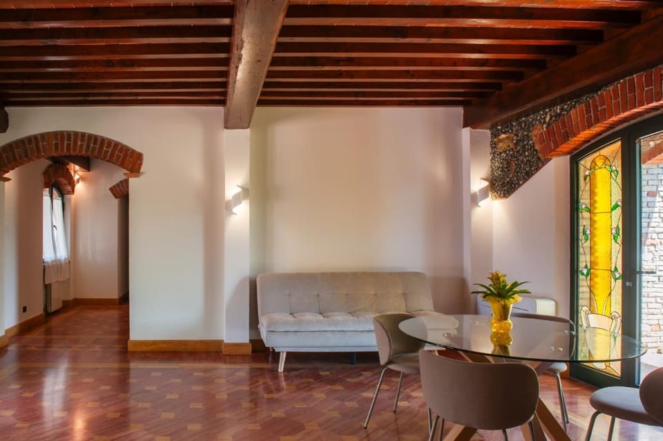 Seating area, Dining area
