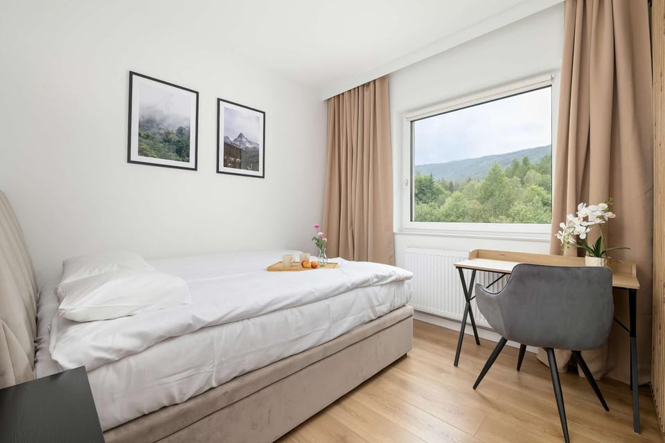 Bed, Photo of the whole room, Bedroom, Mountain view
