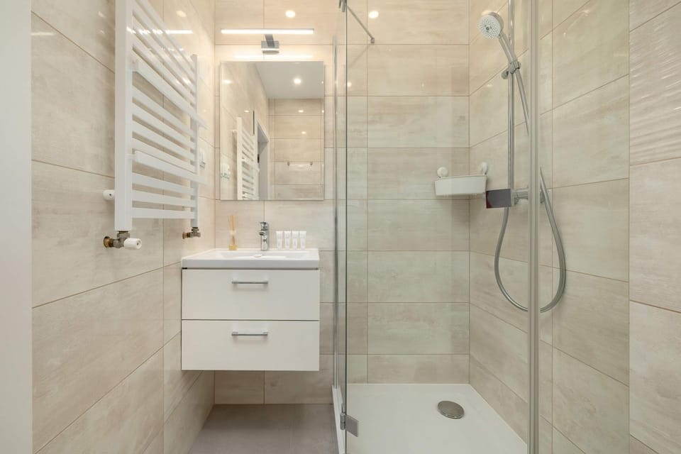 Shower, Bathroom, towels