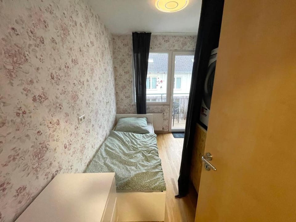 Bed, Balcony/Terrace, Photo of the whole room, Bedroom